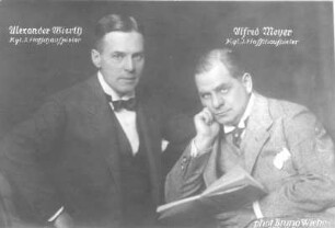 Porträt Alexander Wierth und Alfred Meyer : Porträt der Königlich Sächsischen Hofschauspieler Alexander Wierth (1875-1926) und Alfred Meyer (1877-1929). Fotografie (Weltpostkarte mit Atelierstempel) von Bruno Wiehr. Dresden, um 1915
