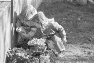 Ostereiersuchen für Kinder im Stadtgarten