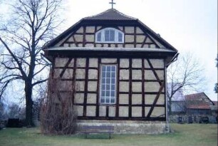 Kirchen von 1840, Fachwerk, Sprossenfenster, Kreuz auf dem Dach