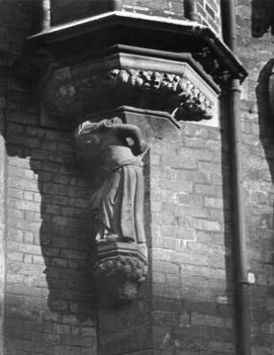 Bremen. Altes Rathaus (1405-1410, 1545 und 1608-1614). Fassadendetail mit Konsolfigur