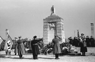 Bukarest: Gesandter von Killinger nach der Kranzniederlegung