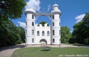 künstliche neogotische Schloßruine; Berlin, Steglitz-Zehlendorf