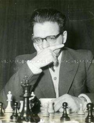 Der Schachspieler Rudolf Teschner beim Schachturnier in Berlin-Wilmersdorf