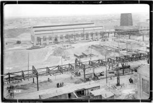 Blick von Bau Me 244 Dampfkesselhaus, Me 335 Druckwasserreinigung, Me 343 Kompressorenanlage und Ölreinigung, Me 345 Kühlwerk