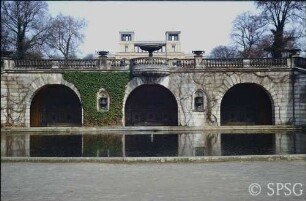 Potsdam, Park Sanssouci, Orangerie-Umgebung, Jubiläumsterrasse, im Hintergrund die Orangerie.