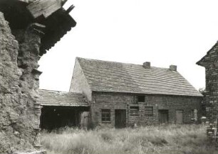 Viereichen-Nappatsch, Bautzner Straße 25. Dreiseithof (um 1900). Stallgebäude. Hofansicht