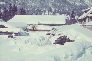 Gebirgsdorf in den Bayrischen Voralpen (vielleicht Werdenfelser Land oder Pfaffenwinkel) im Winter