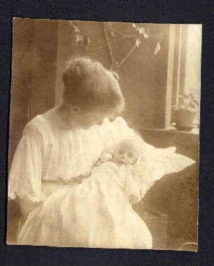 Ida Tönnies mit Sohn Gert Cornils Tönnies