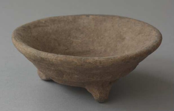 Tripod bowl made of clay