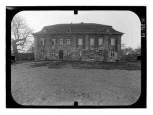 Zernikow (Großwoltersdorf-Zernikow), Zernikower Straße. Gutshaus (1746). Eingangsfront