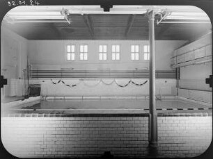 Görlitz, Dr.-Kahlbaum-Allee 22. Wasserheil- und Badeanstalt "Freisebad" (1887). Schwimmbecken