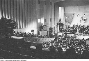 Dresden, Verschiedene Theateraufführungen und Konzerte: Staatskapelle Dresden mit Geiger Ruggiero Ricci, Dresdner Philharmonie, Fest der Musikschule, Theater Junge Generation mit dem Stück "Das Untier von Samarkand", Hamburger Gastspiel, Dresdner Philharmonie, Slowakische Philharmonie, Januar 1958 - Juni 1959