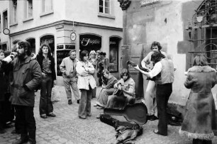 Freiburg: Straßenmusikanten vor dem Rathaus