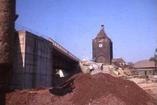 Esslingen, Pliensaubrücke mit Torturm, flussabwärts
