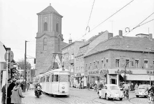 Berlin; Spandau: Karl Schurz Straße - Ecke Marktplatz mit Turm der Nicolaikirche