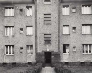 Leipzig, Dybwadstraße : Leipzig-Sellerhausen-Stünz. Wohnblöcke, Dybwadstraße 4/4c/Brückwaldstraße Nr. 1/1c. Straßenfront (Nr. 1c)