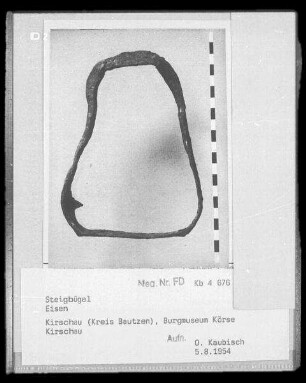 Steigbügel : Steigbügel (Grabungsfund aus dem Umfeld der Burg Körse). Eisen, geschmiedet. Schirgiswalde-Kirschau: Burgmuseum Kirschau
