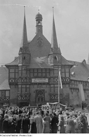 Vorderansicht des Rathauses
