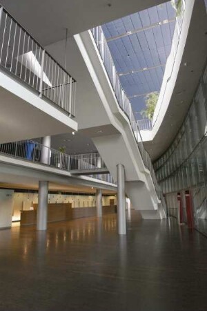 Foyer mit großer Treppe