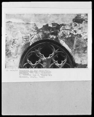 Ostseite: Maßwerk am 5. Fenster von Süden.