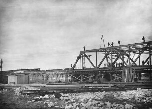 Bau der Eisenbahnbrücke (Nummer 110) über den Mittellandkanal bei Lohnde