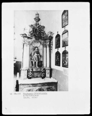 Seitenaltar mit dem heiligen Vitus
