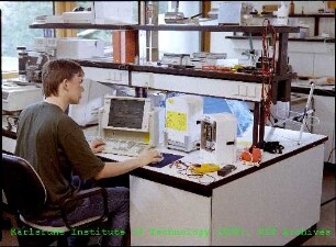 Laborauswertung einer meteorologischen Fallsonde des Instituts für Meteorologie und Klimaforschung (IMK)