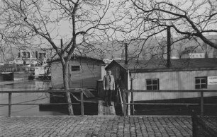 Büroschiff der WSA Koblenz bei Hochwasser Mosel