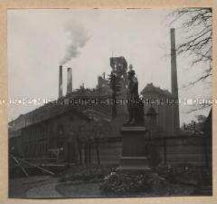 Neunkirchen, Hütte mit Stummdenkmal