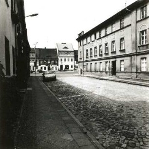 Peitz, Wilhelm-Külz-Straße. Blick zur Hauptstraße, Nr. 15/16 (Apotheke)