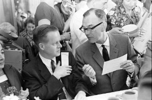 13. Tagung 1963 Medizin; Maikäferrede gehalten von Werner Forßmann: Thomas H. Weller, Graf Lennart Bernadotte