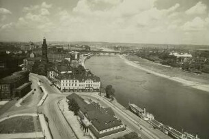 Dresden, Blick vom Turm der Katholischen Hofkirche elbabwärts mit Fernheizwerk, Italienischem Dörfchen und Hotel Bellevue