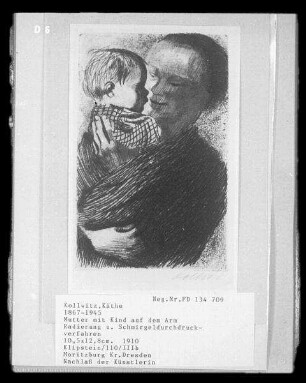 Mutter mit Kind auf dem Arm