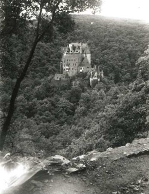 Wierschem. Burg Eltz. Ansicht von Osten