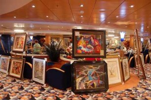 Kreuzfahrtschiff "Musica" : Kunstausstellung und Verkauf in der Lounge des italienischen Kreuzfahrtschiffes "Musica", 89.600 BRZ Tonnen, 2550 Passagiere, MSC-Reederei, aufgenommen 2006