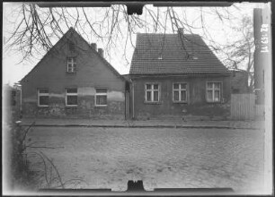Lieberose, Markt. Wohnhäuser. Straßenfront