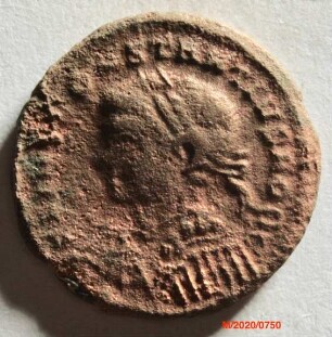 Römische Münze, Nominal Follis, Prägeherr Constantinus I. für Constantius II., Prägeort Trier, Original