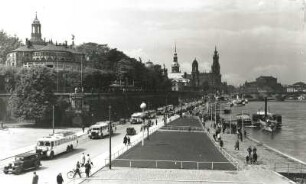 Dresden-Altstadt. Terrassenufer mit KVG-Autobussen. Blick nach Westen gegen Brühlsche Terrasse mit Belvedere