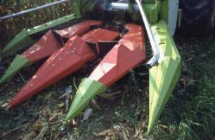 Fotografie: Futtererntetechnik, Maissilage, Feldhäcksler selbstfahrend, Maisgebiss