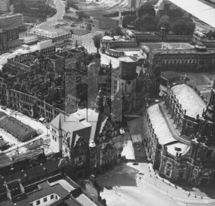 Katholische Hofkirche und Ruine des Residenzschlosses von Dresden : Blickrichtung Süden