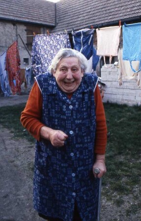 Tante Mienchen in Kahla, ca. 1990