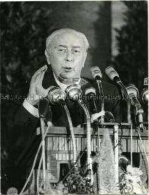Theodor Heuss spricht auf der Gedenkveranstaltung zum 17. Juni