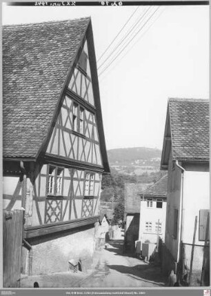Talgasse in Kronberg von Osten, links Armenhaus