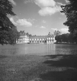 Château de Fontainebleau — Cour de la Fontaine