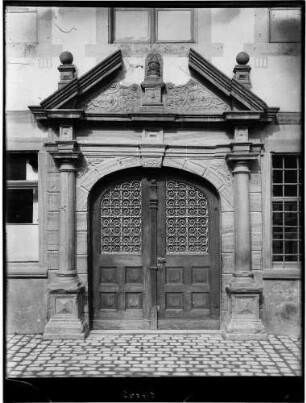 Kenzingen Portal des ehemaligen Bezirksamts