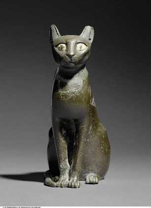 Figur der Göttin Bastet in Gestalt einer sitzenden Katze