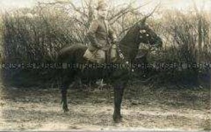 Fritz Kohl in Uniform hoch zu Pferd