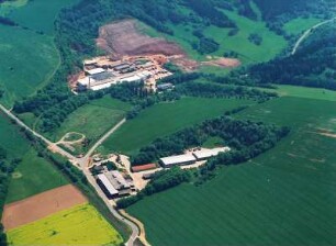 Teistungen, Hundeshagener Straße 3. Ziegelwerk Erlus AG. Luftbild-Schrägaufnahme von Nordwest