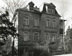Radebeul, Hauptstraße 64. Wohnhaus (um 1890)