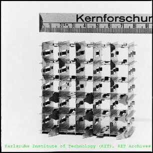 Quadratischer Brennelement-Abstandshalter im Instituts für Reaktorbauelemente (IRB)